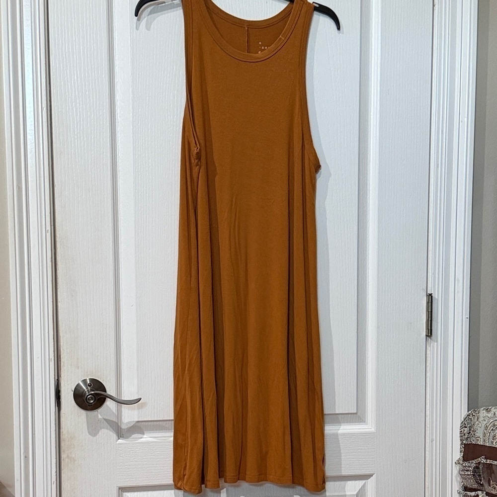 A new day size XL sleeveless gold dress